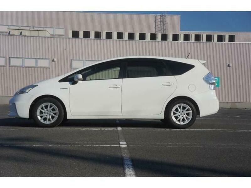 PRIUS ALPHA