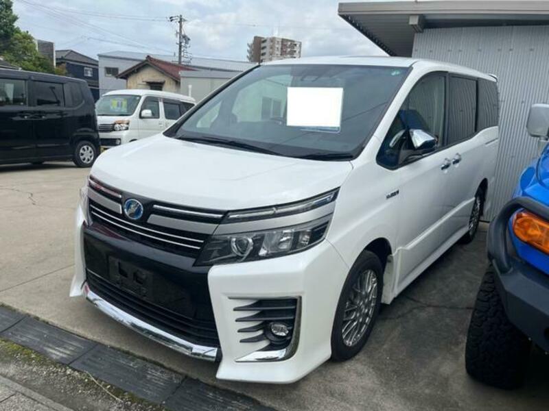 TOYOTA VOXY
