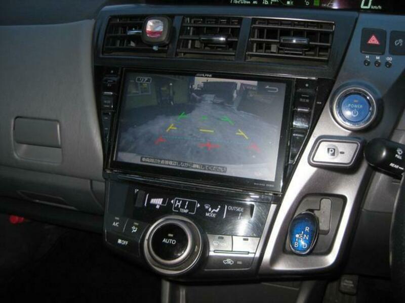 PRIUS ALPHA