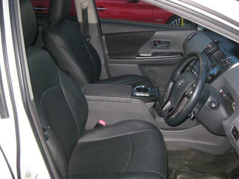 PRIUS ALPHA