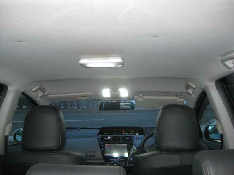 PRIUS ALPHA