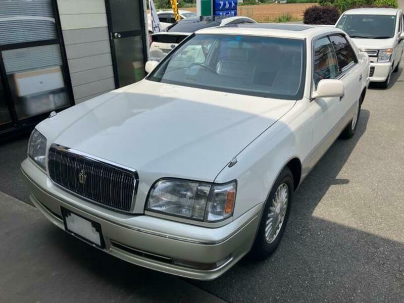 TOYOTA CROWN MAJESTA