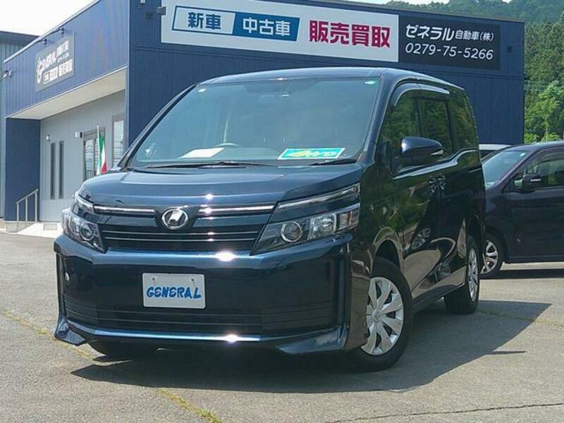 TOYOTA VOXY