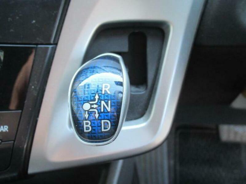PRIUS ALPHA