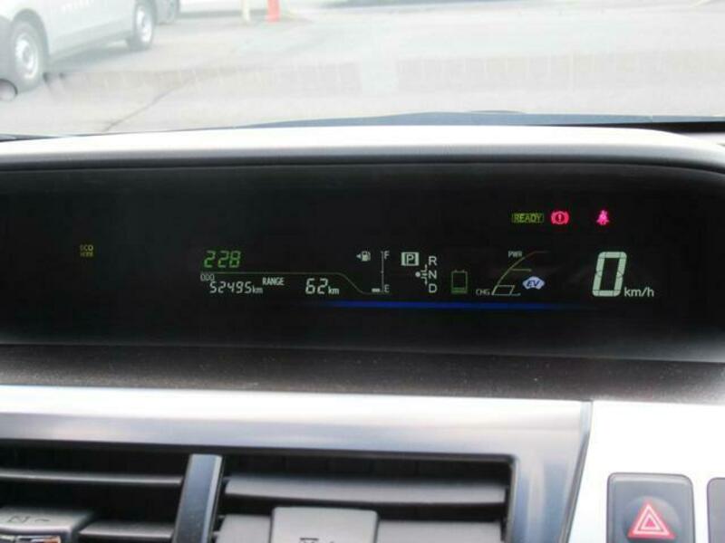 PRIUS ALPHA