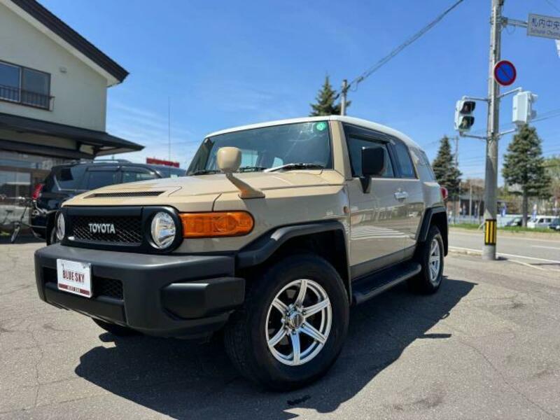 TOYOTA FJ CRUISER