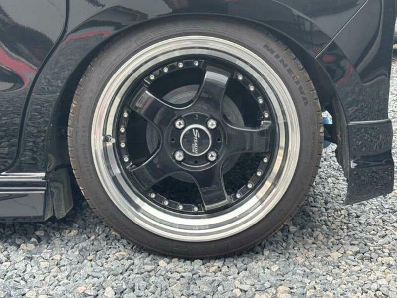 N BOX CUSTOM