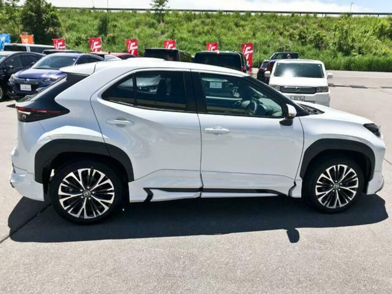 YARIS CROSS