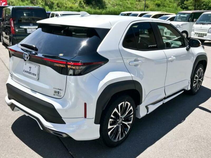 YARIS CROSS