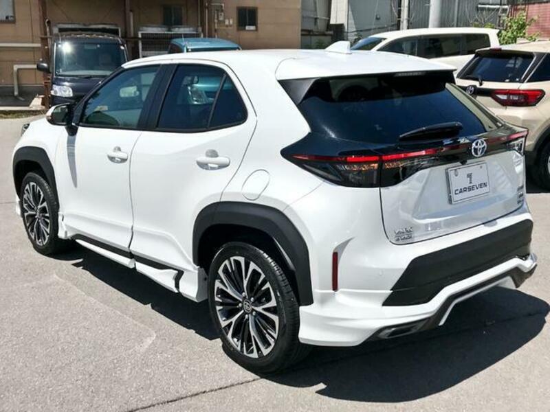 YARIS CROSS