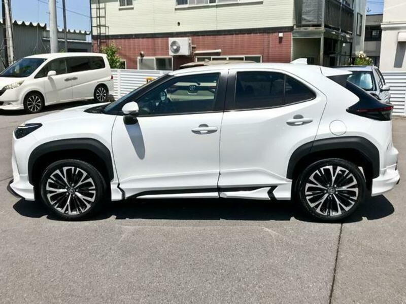 YARIS CROSS