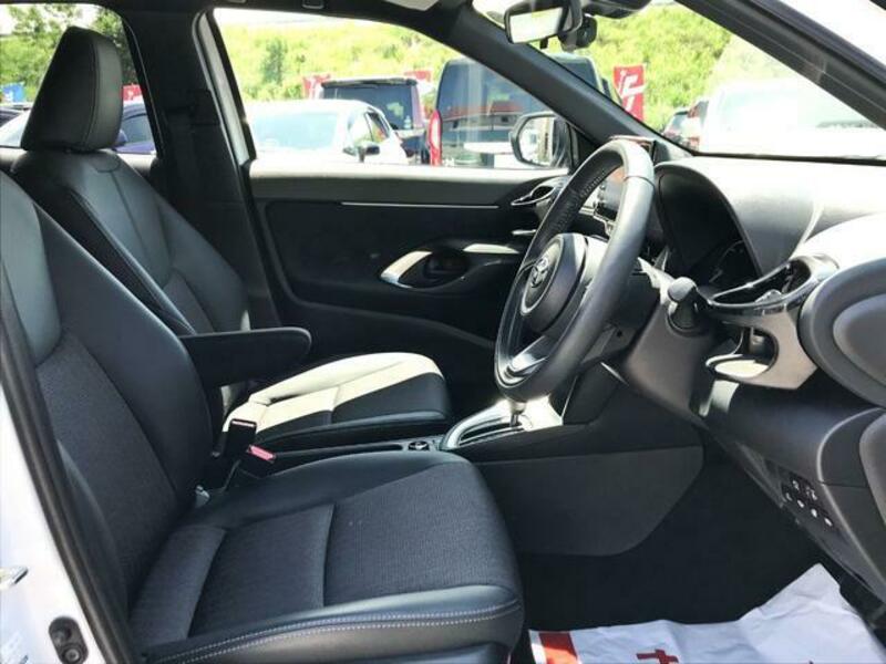 YARIS CROSS