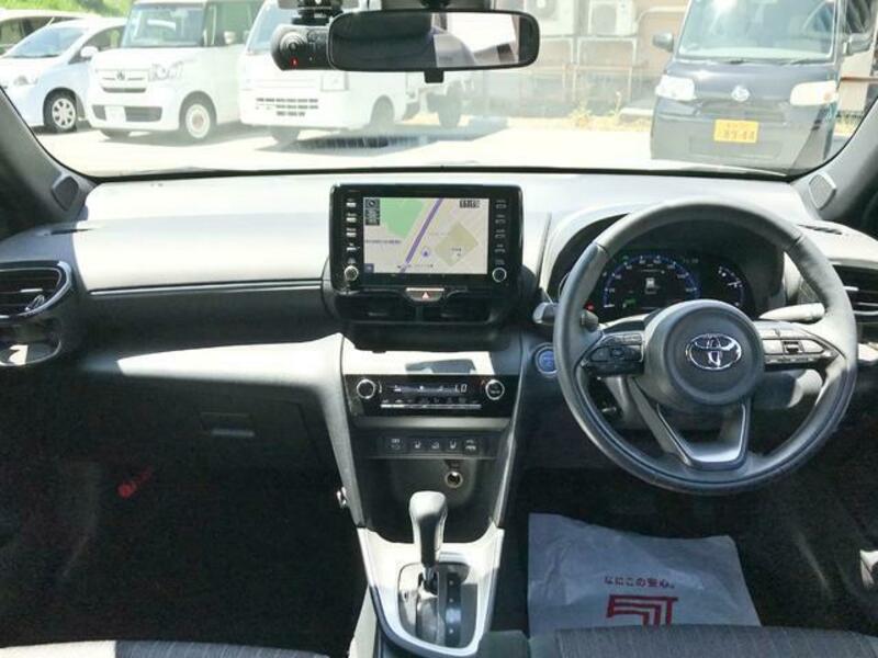 YARIS CROSS