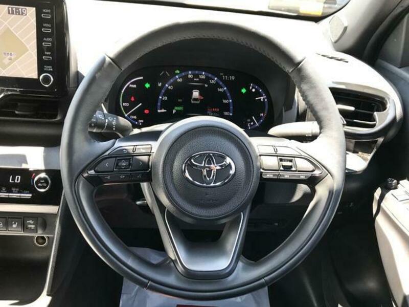 YARIS CROSS