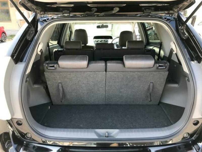 PRIUS ALPHA