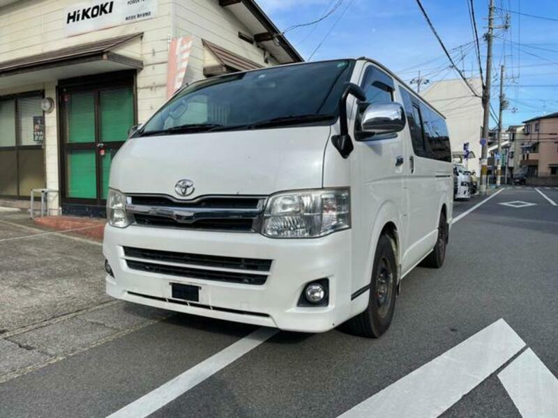 TOYOTA HIACE VAN