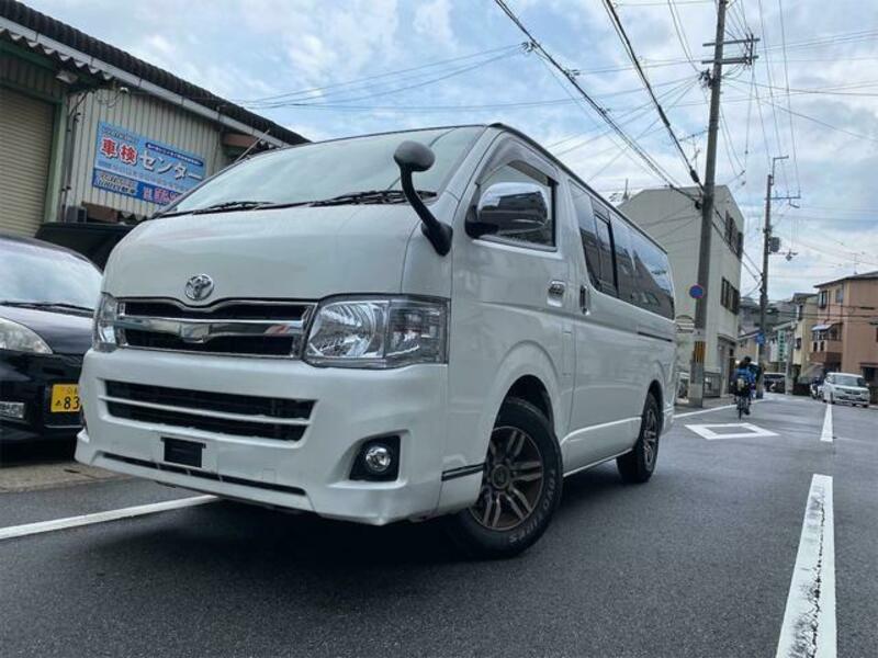 TOYOTA HIACE VAN