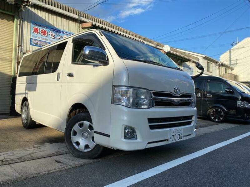 TOYOTA HIACE VAN