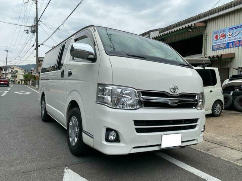 TOYOTA HIACE VAN