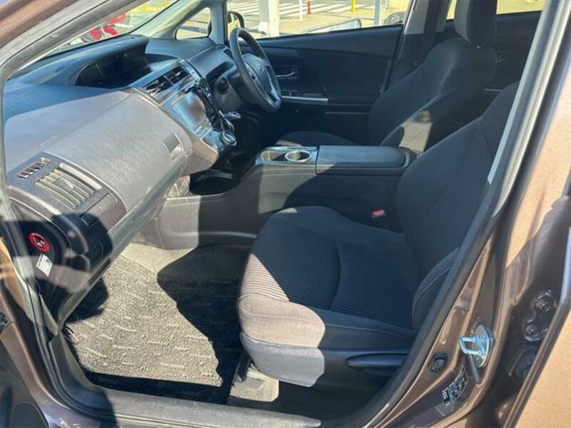 PRIUS ALPHA