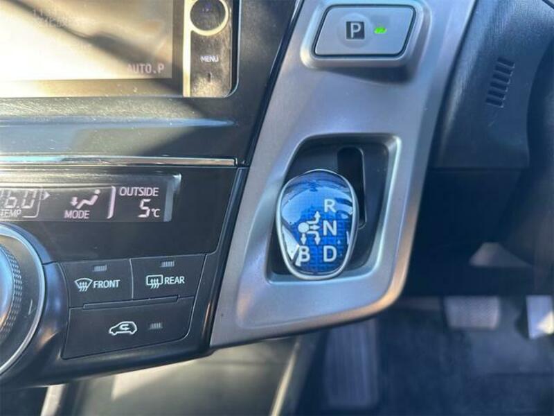 PRIUS ALPHA