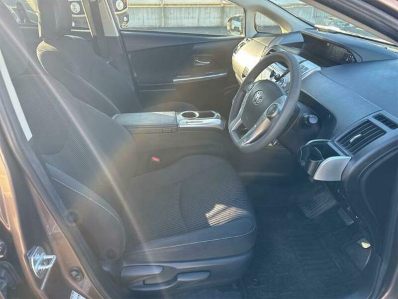 PRIUS ALPHA