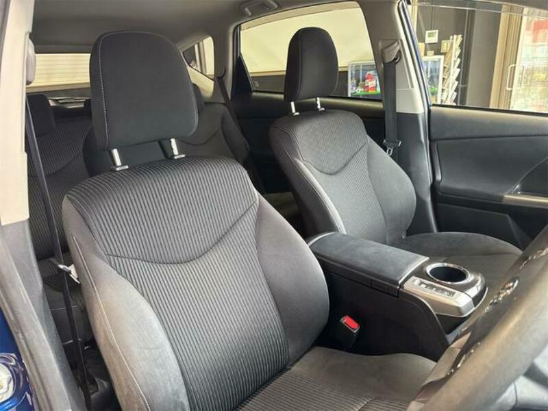 PRIUS ALPHA