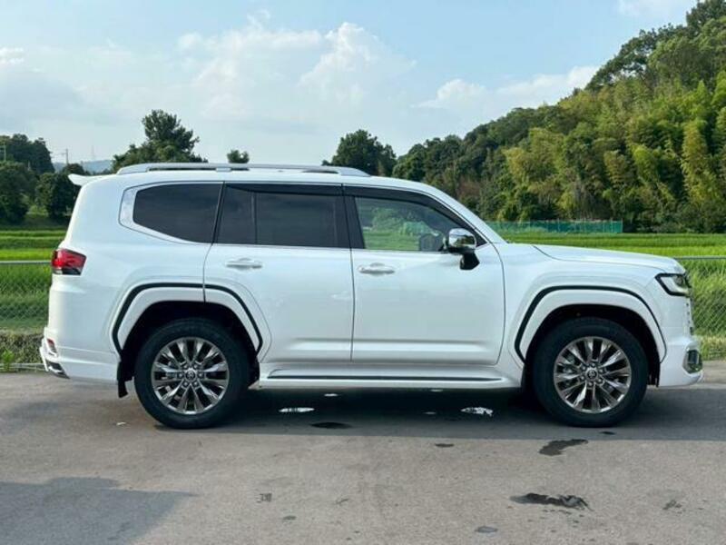LAND CRUISER