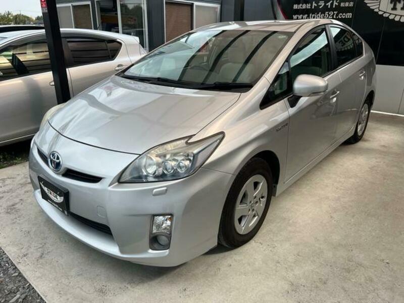 TOYOTA PRIUS