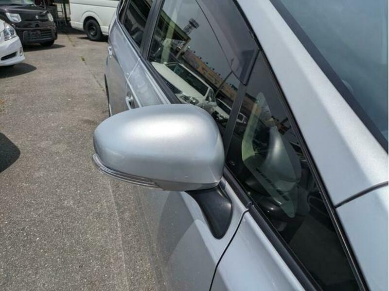 PRIUS ALPHA