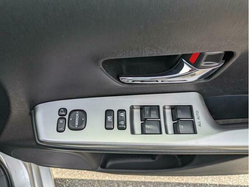 PRIUS ALPHA