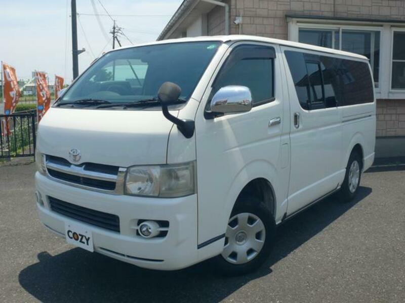 TOYOTA HIACE VAN