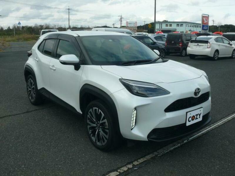 YARIS CROSS