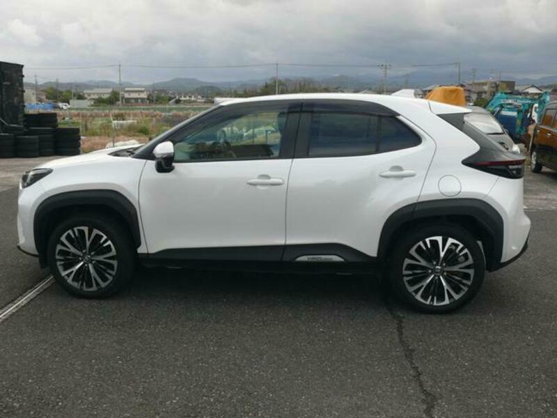 YARIS CROSS