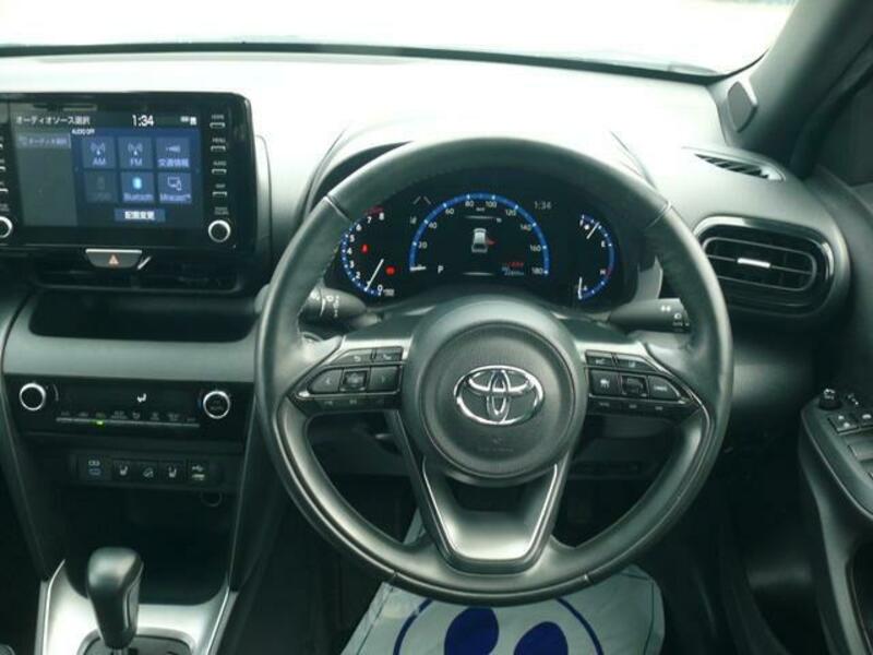 YARIS CROSS