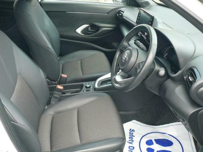 YARIS CROSS