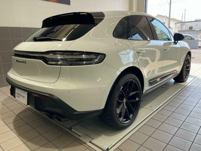 MACAN