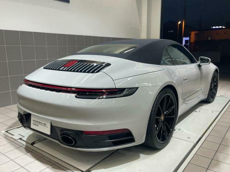 911
