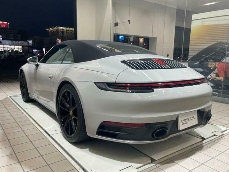 911