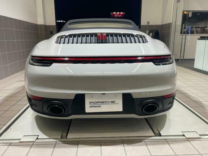 911