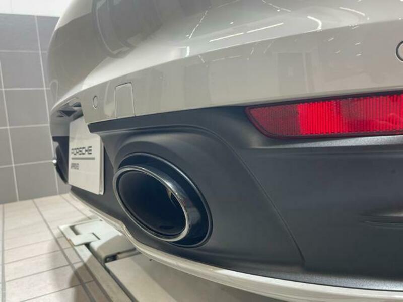 911