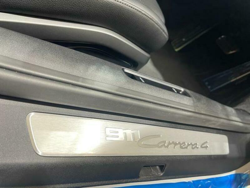911