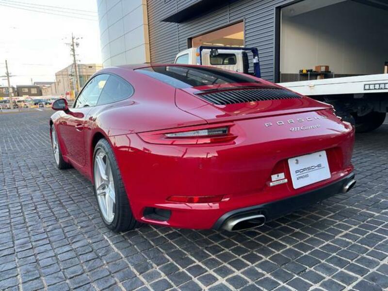 911