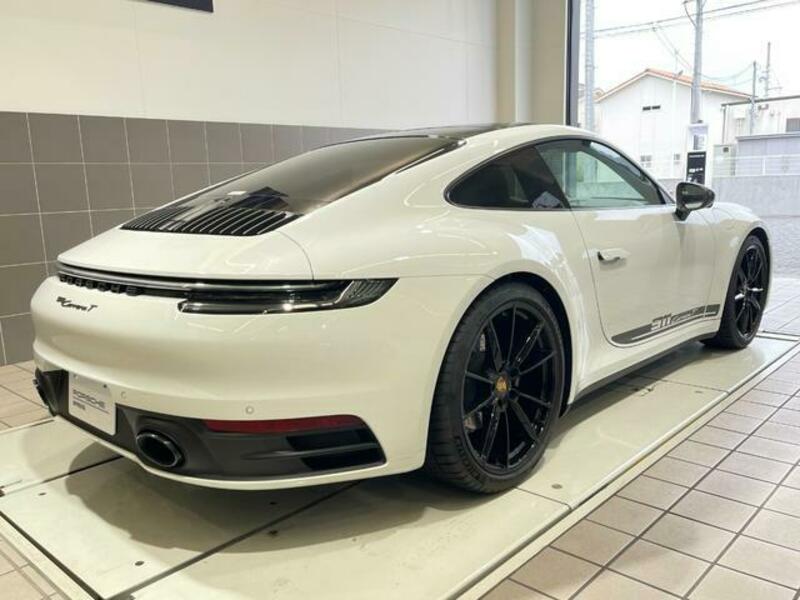 911