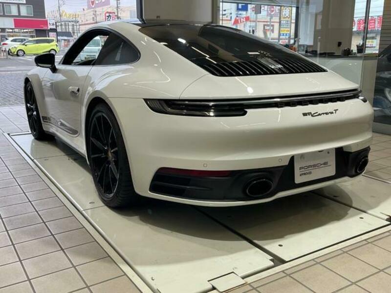 911