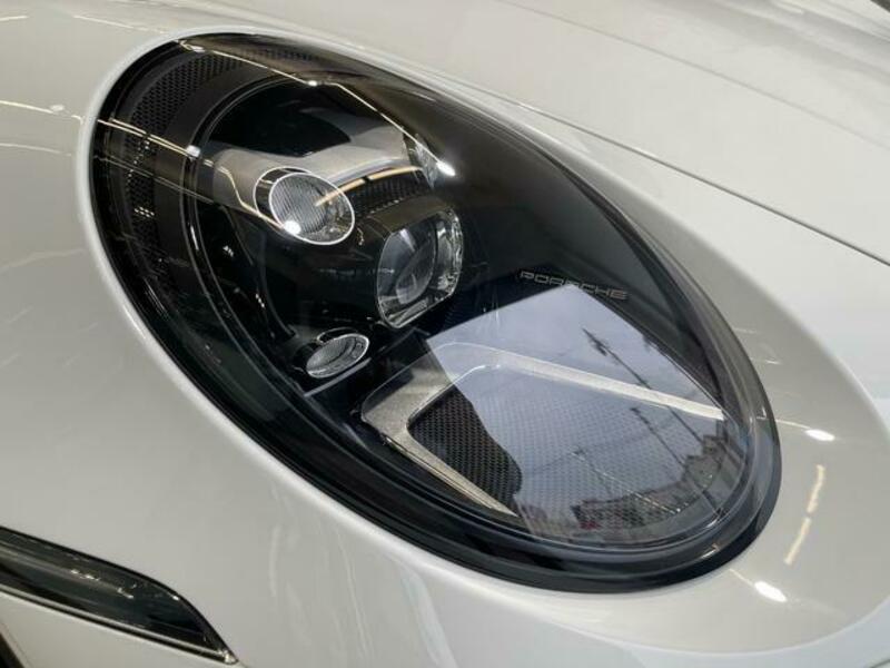 911