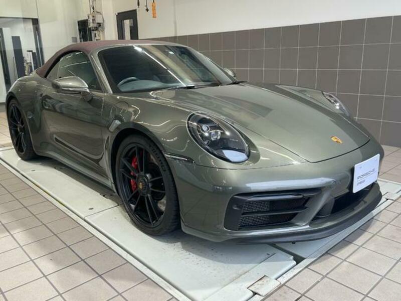 911