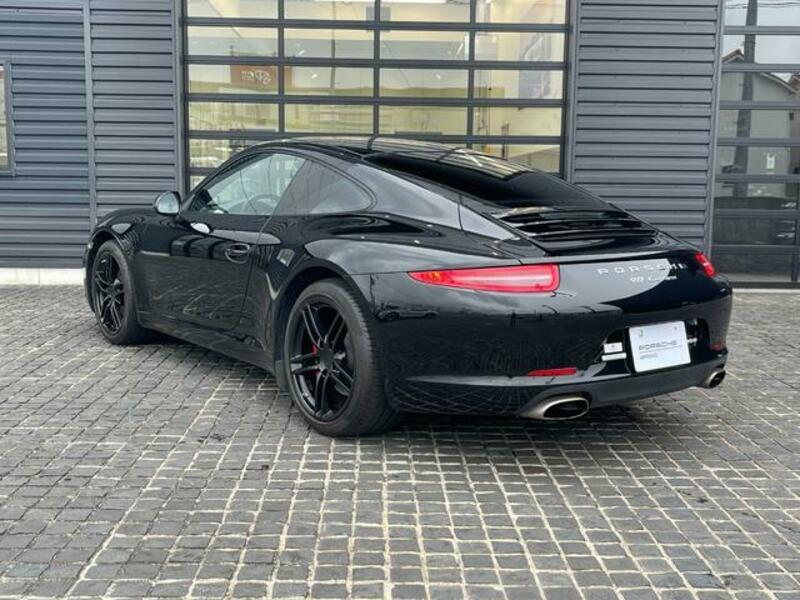 911