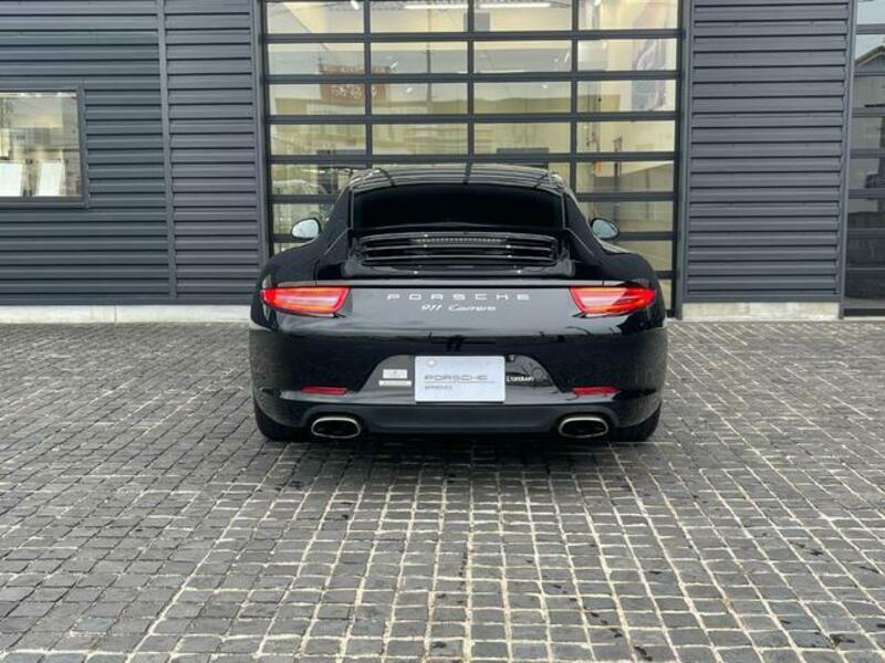 911