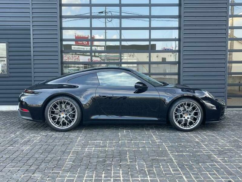 911